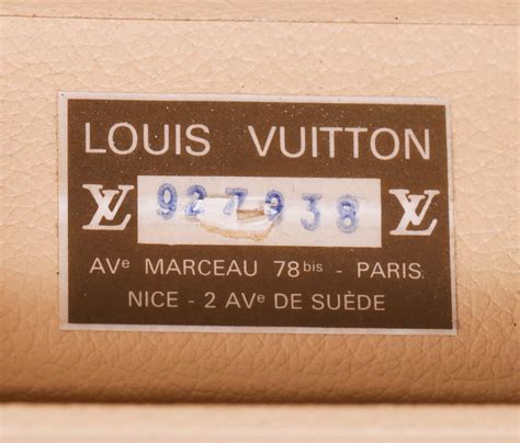 lv phone number 0800